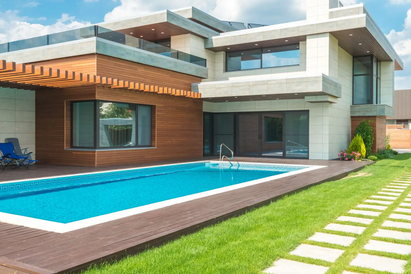 Swimming pool builders serving Wollongong, NSW